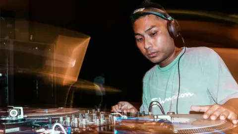DJ YOUNG MO