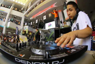DJ YOUNG MOの活動写真 3